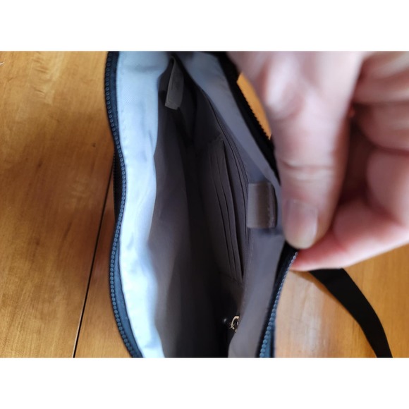 Baggallini Black Crossbody Purse - Picture 5 of 6